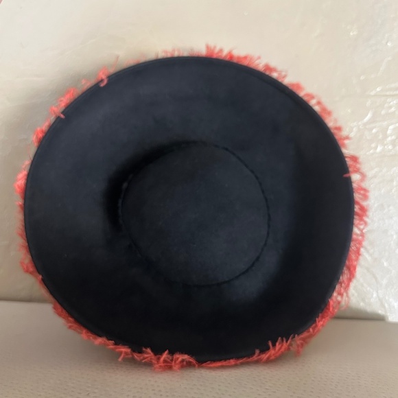 COMELY 1940s\' BLACK FELT TILT WIDE BRIM HAT WITH RED OSTRICH FEATHER TRIM main image 5